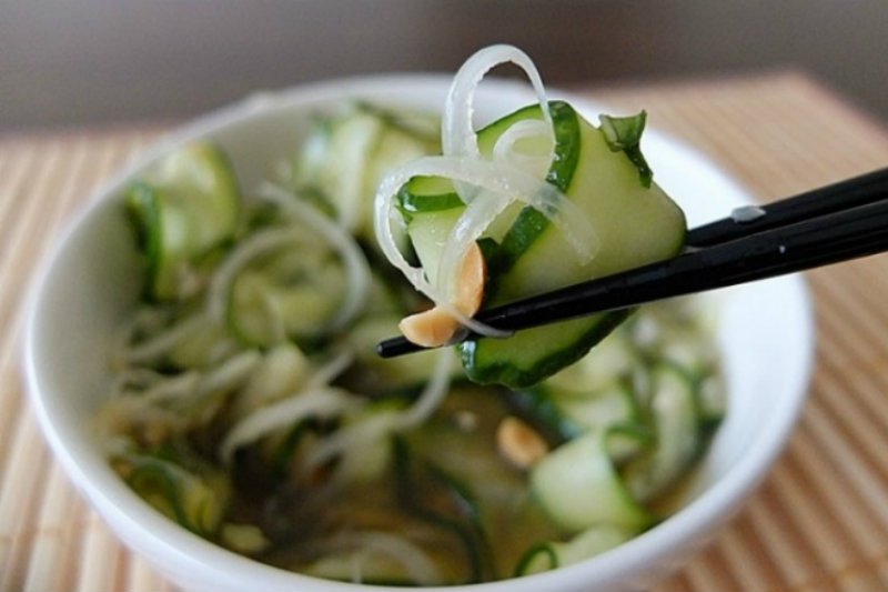 light cucumber salad