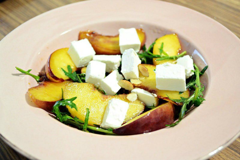 peach and feta salad