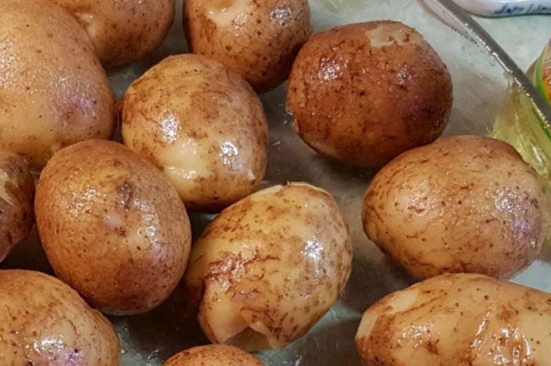 how to bake whole potatoes