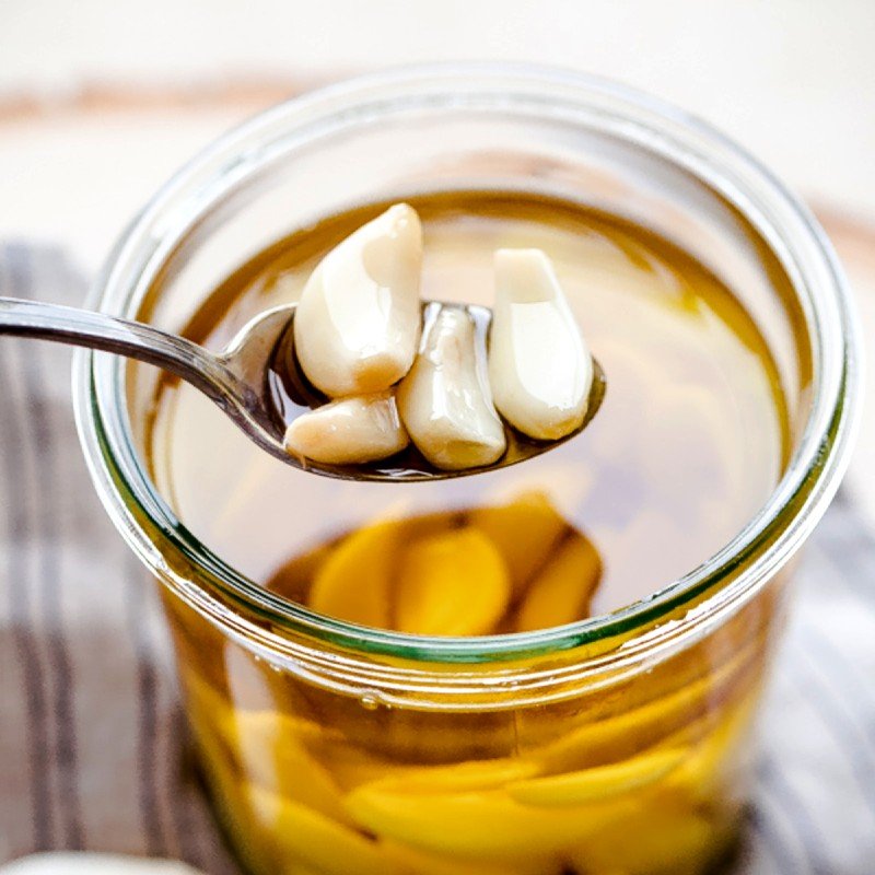 How To Make and Store Garlic Confit – Cook It