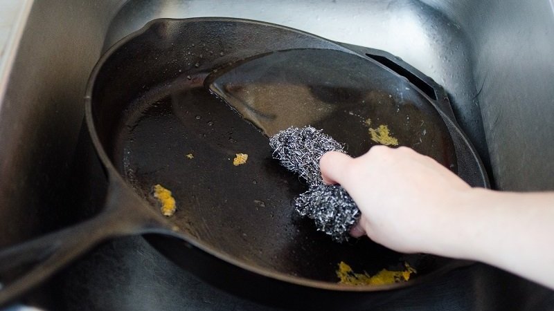 how to clean an iron-cast skillet