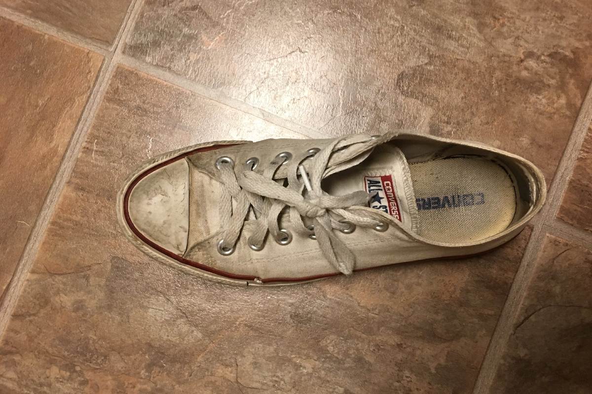 How to Clean White Sneakers That Are Absolutely Filthy – Cook It