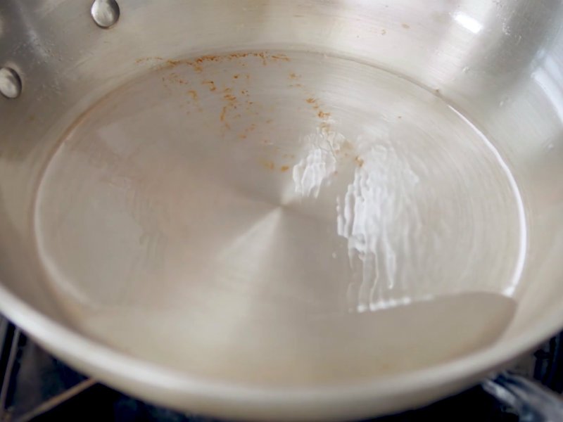 https://cookit.guru/wp-content/uploads/posts/h/how-to-know-when-oil-is-hot-enough-for-frying/4.jpg