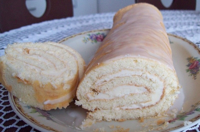 sponge cake roll