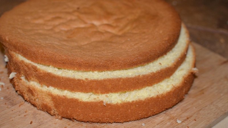 cut sponge cake into layers
