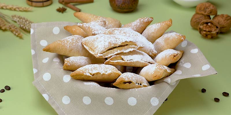 walnut and raisins pastry