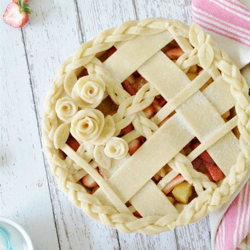 decorative pie crust