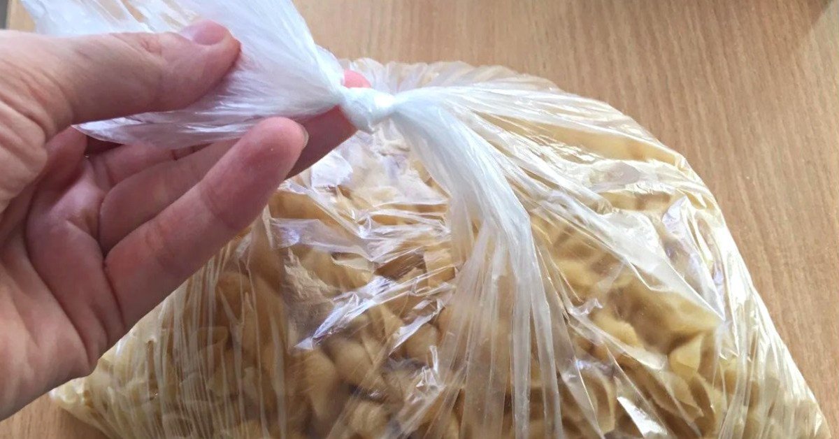 How To Easily Untie Knots on Plastic Grocery Bags – Cook It
