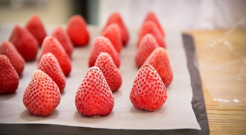frozen whole strawberries