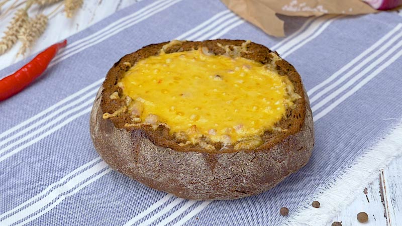stuffed bread with cheese sauce