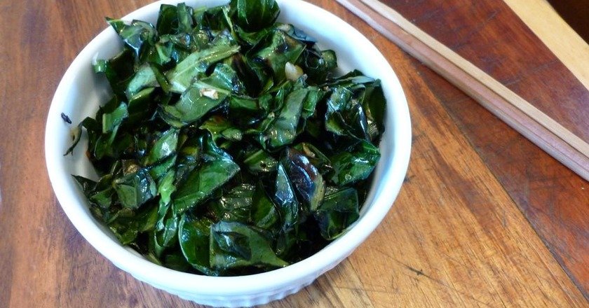 cooked broccoli leaves