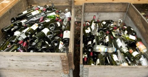 How to Upcycle Glass Bottles into a Garden Border – Cook It