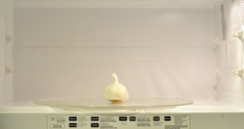 peeling garlic in the microwave