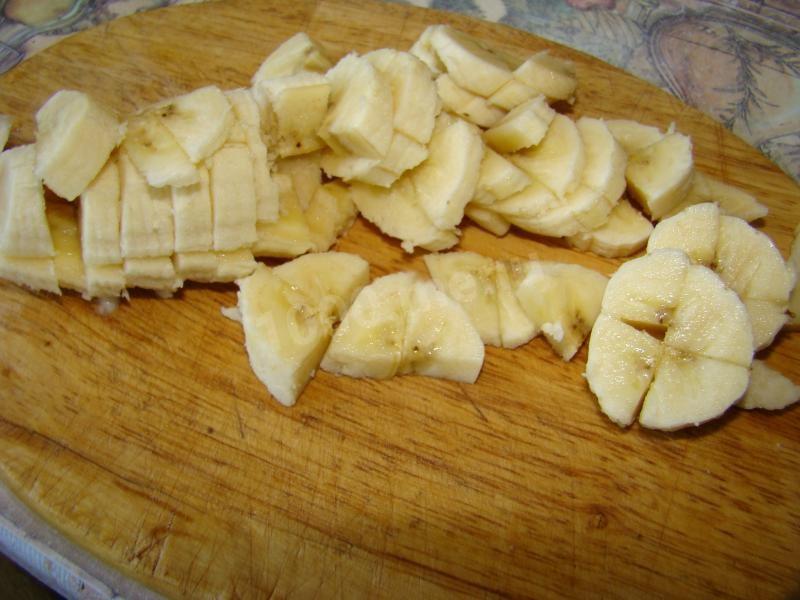 sliced bananas