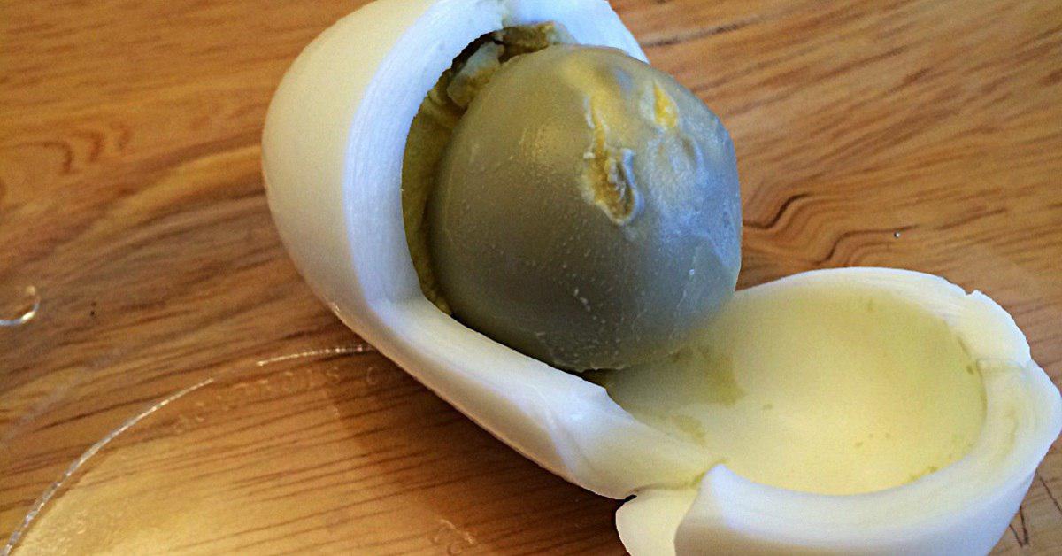 should-you-eat-a-hard-boiled-egg-with-a-greenish-yolk