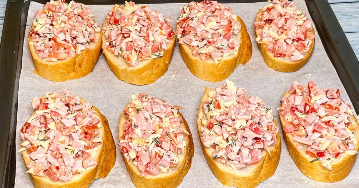 Breakfast Pizza Sandwiches