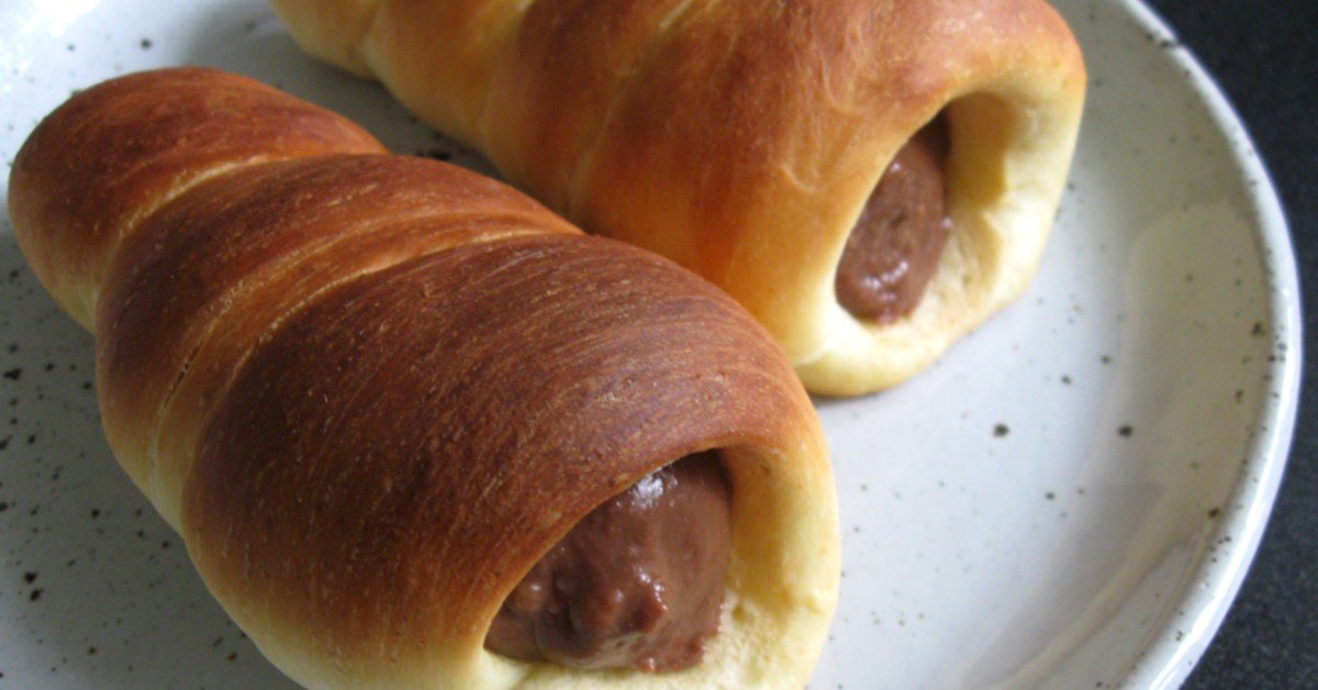 Pastry Cones With Chocolate Custard