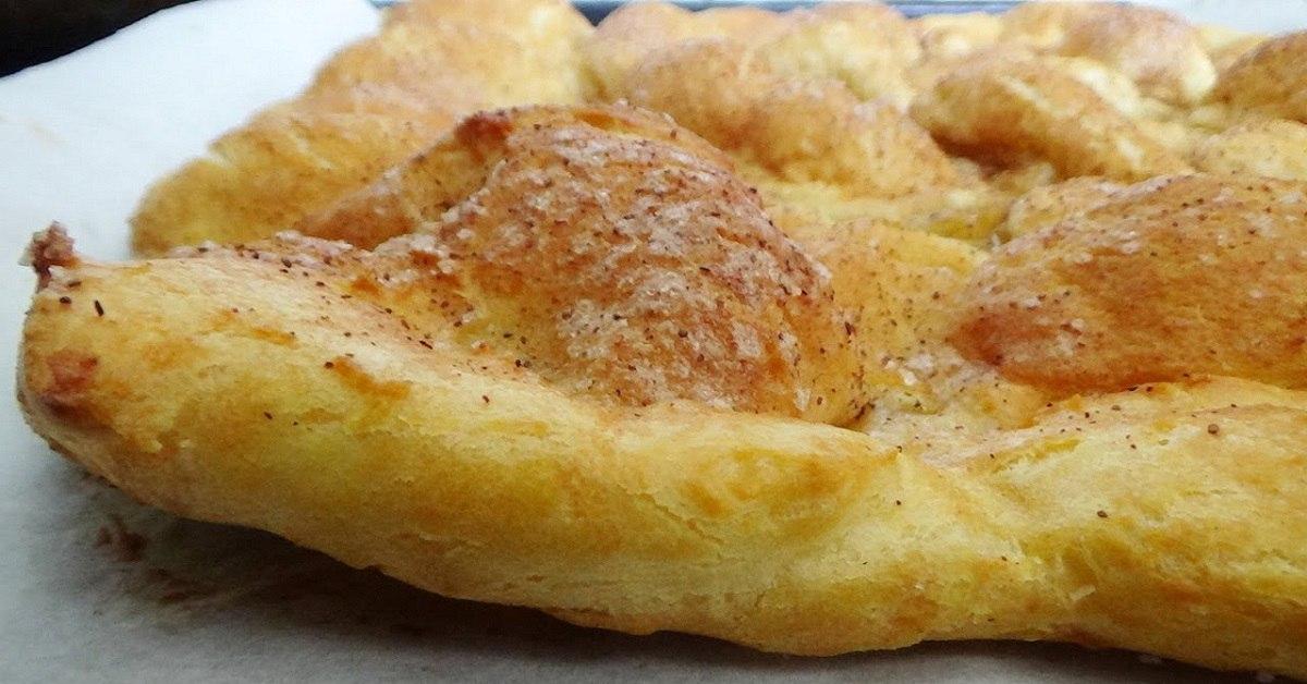 Almoixavena: Choux Pastry With Apples