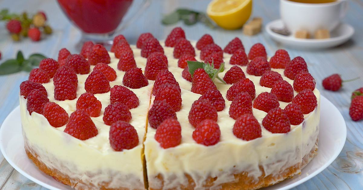 Delicate Mousse Pie With Berries