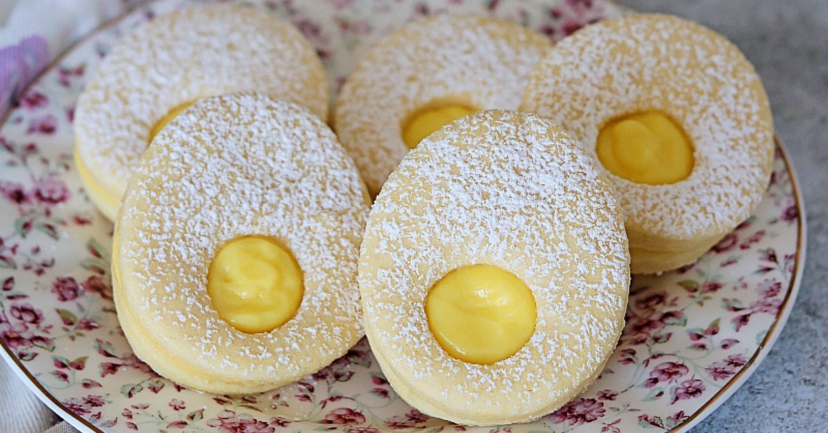Custard-Filled Shortbread Easter Egg Cookies