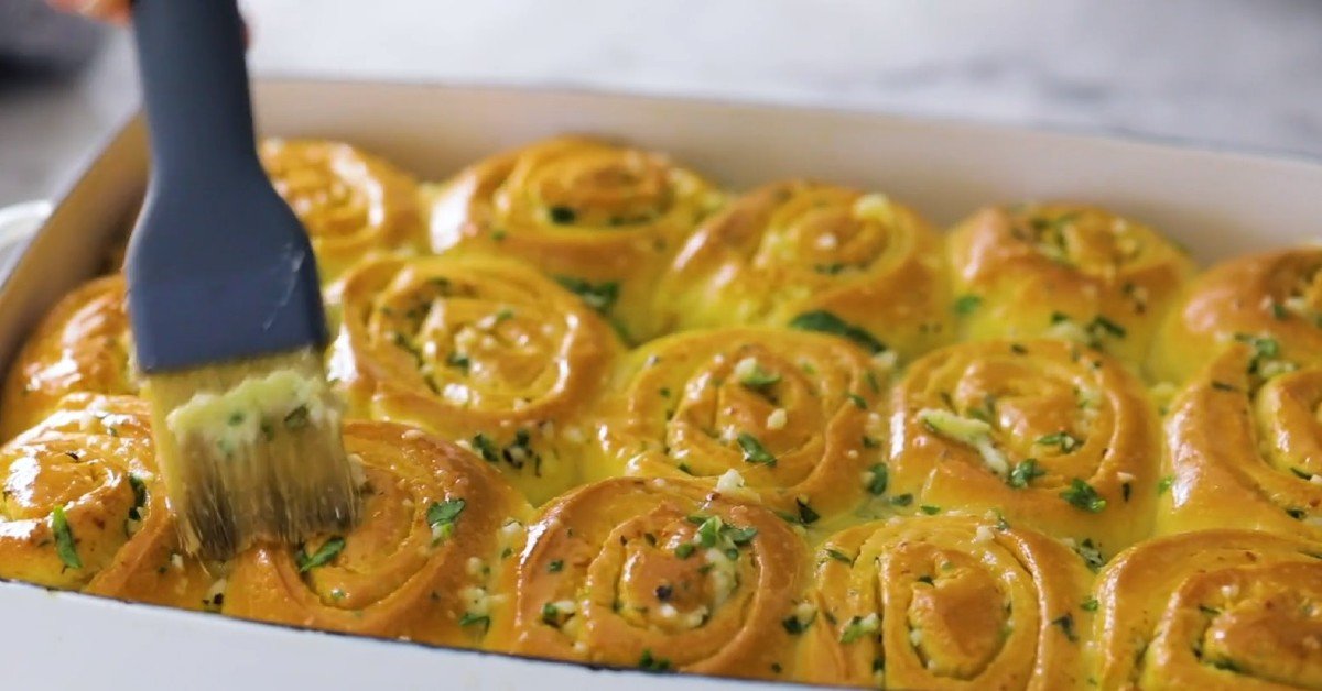 Garlic Bread Rolls With Parmesan