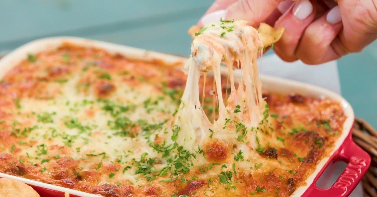 Lasagna Dip With Pasta Chips