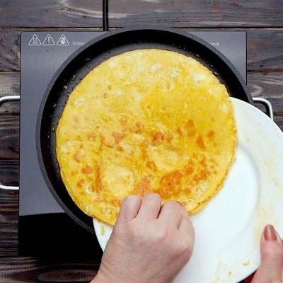 omelet in pita bread with cheese and ham