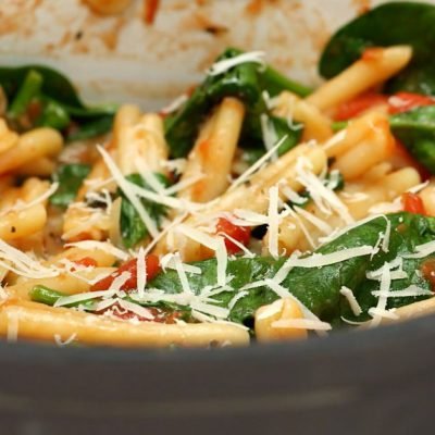 one-pot pasta with tomato-basil sauce