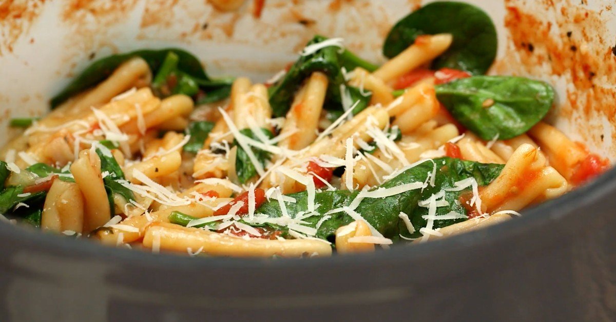 One-Pot Pasta With Tomato-Basil Sauce