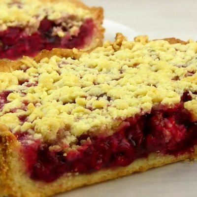 pie with berries