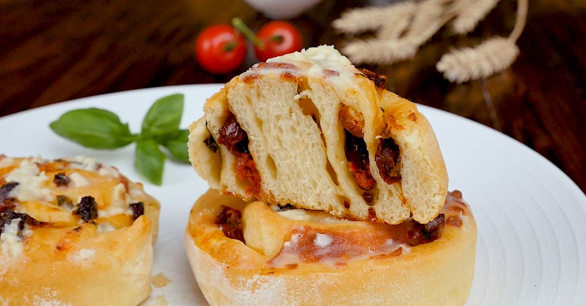 Pizza Rolls With Basil, Sun-Dried Tomatoes and Garlic Butter