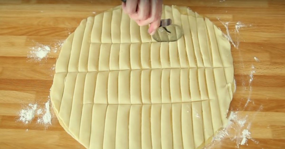 Puff Pastry Sticks With Filling