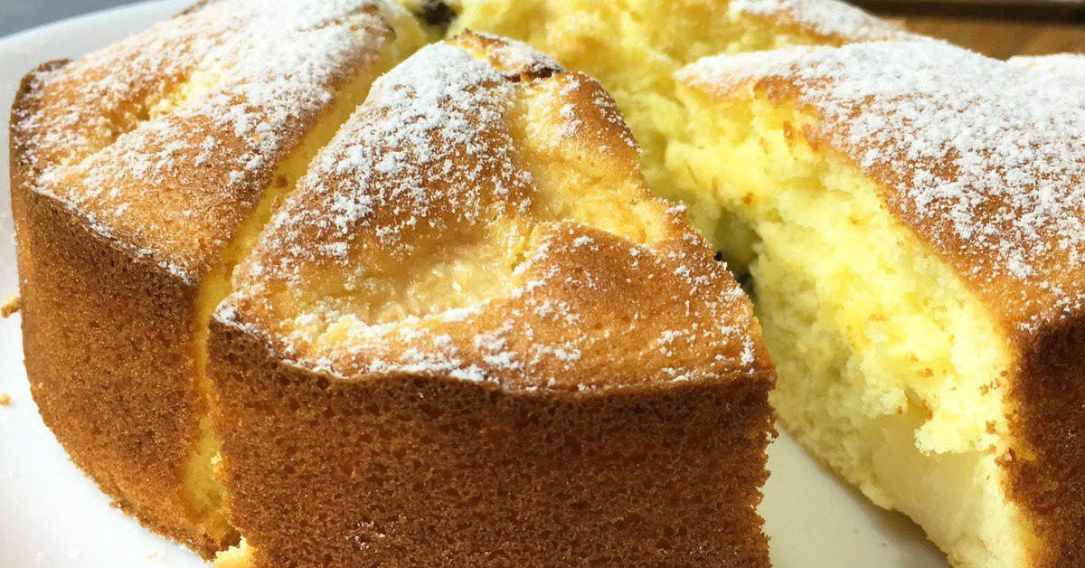 Sponge Cake With Fruit