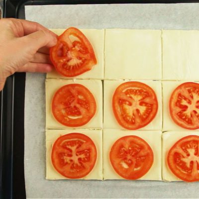 super easy tomato puff pastry